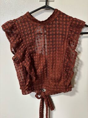 Cropped ruffle trim open back shirt